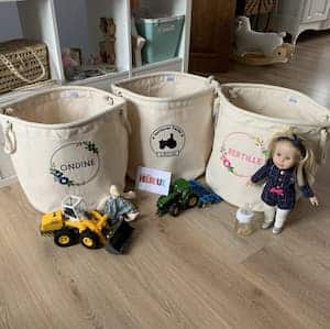 Le sac à jouets – Une fille à l'atelier
